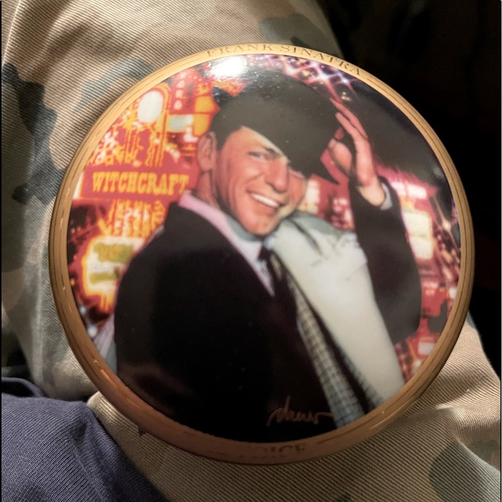 BEAUTIFUL Frank Sinatra Ceramic Music Box Plays WITCHCRAFT Wind-Up Mechanical